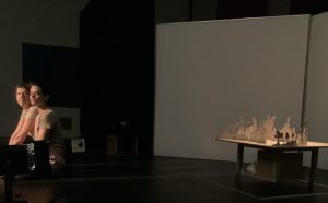 Les 2 comédiennes créeront des personnages les ombres