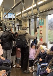Janvier : dans le tram pour aller voir le spectacle « À l’ombre des choses »